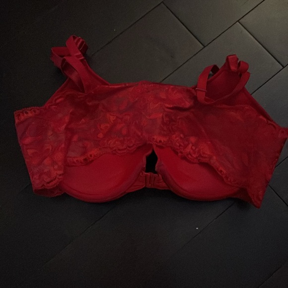 Red bra - Picture 2 of 2